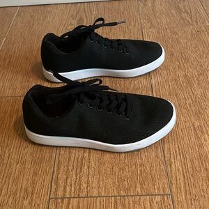 Atoms black sneakers size 7.25